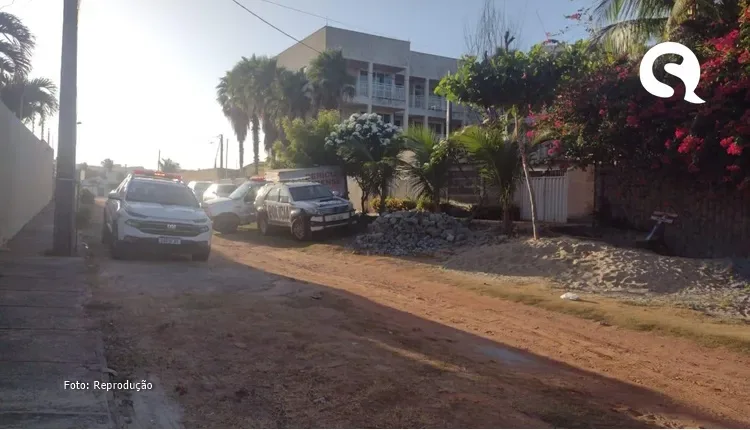 Médica de 27 anos é encontrada morta em flat no Porto das Dunas; Polícia investiga o caso