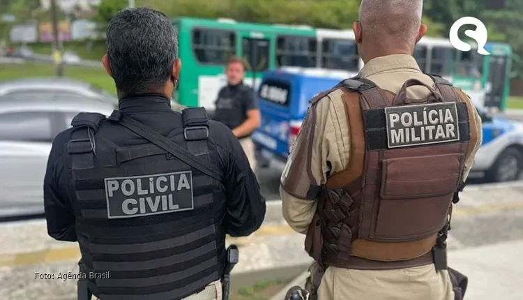 Homens roubam transporte escolar com crianças dentro