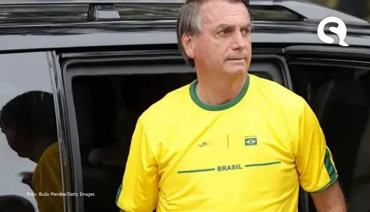 Bolsonaro entra com ação penal contra Lula e Gleisi por crime contra a honra dele