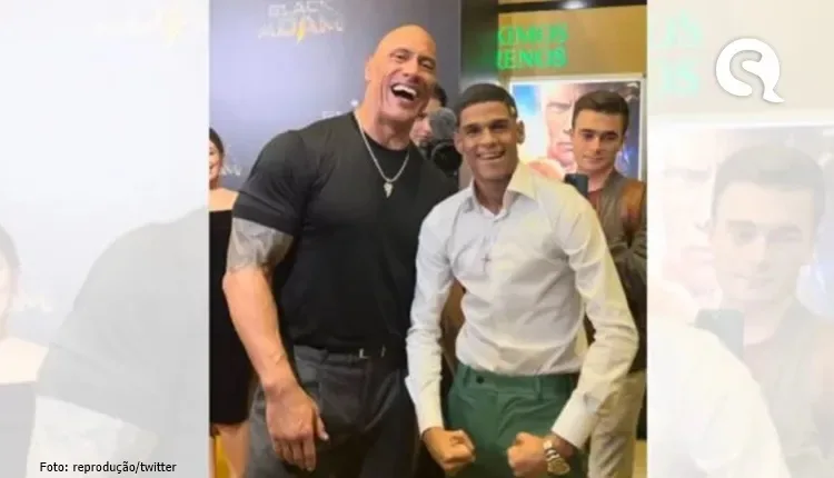 Luva de Pedreiro conhece The Rock em lançamento do filme Adão Negro