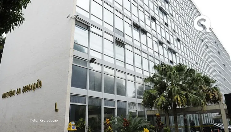 Governo Bolsonaro bloqueia R$ 2,4 bilhões de universidades federais que podem parar atividades