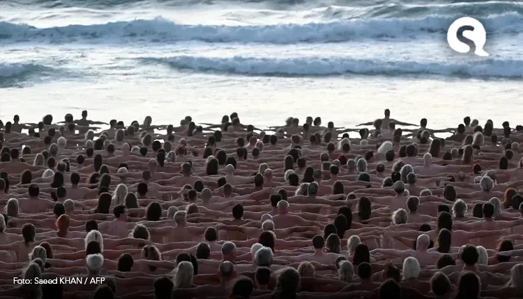Milhares de pessoas ficam peladas pela arte em praia da Austrália