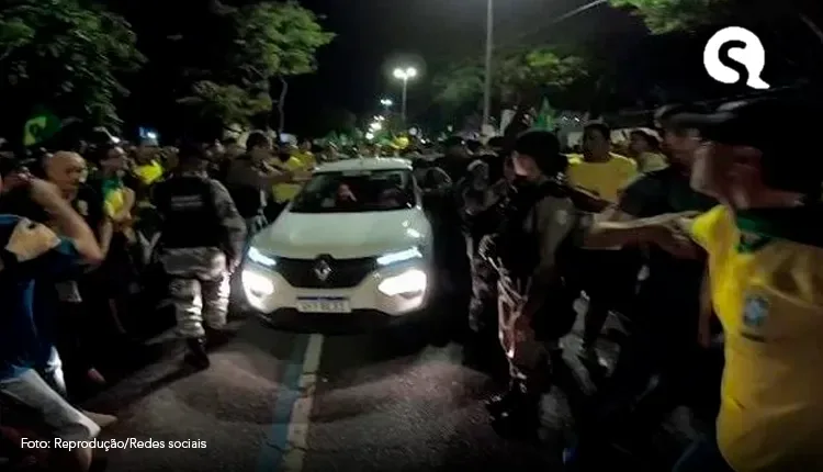 Mulher tem carro depredado em ato bolsonarista em João Pessoa (PB)
