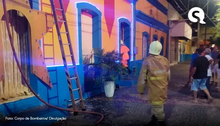 Prédio da prefeitura de Quixeramobim é atingido por incêndio