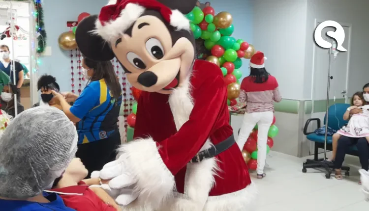 Crianças internadas no Hospital Regional Norte recebem a visita do Mickey Noel