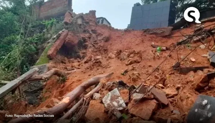 Muro de cemitério desaba e lama arrasta corpos em Minas Gerais