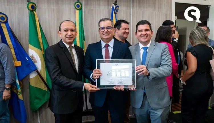 Diretor da OAB-CE, Rafael Ponte, recebe o título de cidadão camocinense