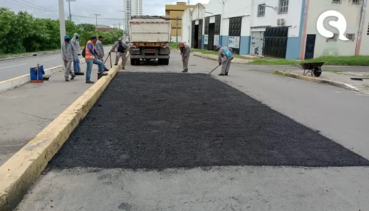 Prefeitura realiza operação tapa-buracos nas principais avenidas de Sobral; as ações são intensificadas durante a quadra chuvosa