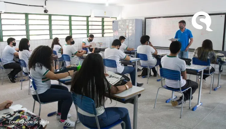 Bíblia, capoeira e cidadania: conheça as disciplinas escolares propostas por deputados no Ceará