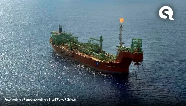 Frota misteriosa de 600 embarcações ajuda Rússia a entregar petróleo pelo mundo