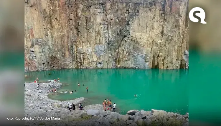 Após atrair banhistas, ‘Buraco Azul’ é interditado por conter vestígios de explosivos, em Juazeiro do Norte, no Ceará
