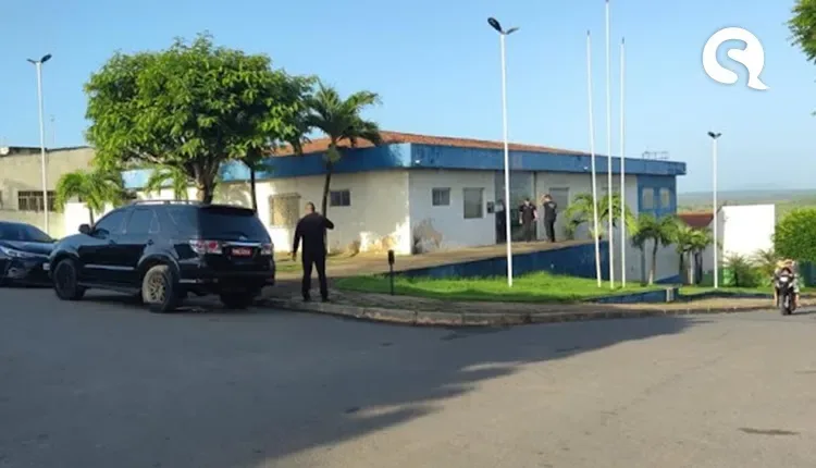 Prefeitura de Morrinhos é alvo do MPCE por suspeita de corrupção na contratação de veículos para o município
