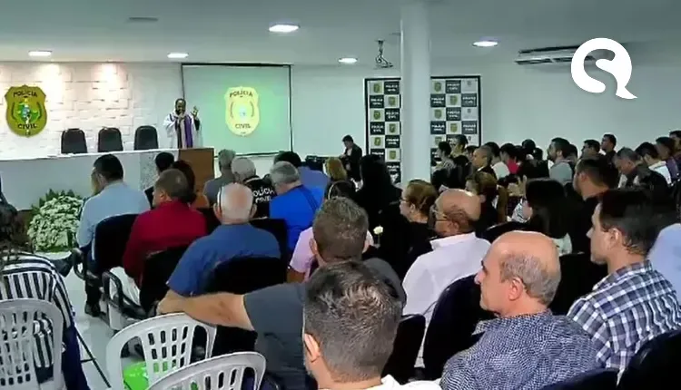 Missa em memória dos quatro policiais mortos em delegacia de Camocim é realizada em Fortaleza
