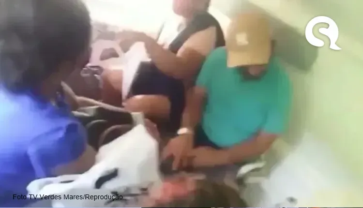 Motorista de ambulância de Acaraú aperta pacientes e transporta nove pessoas até hospital em Sobral