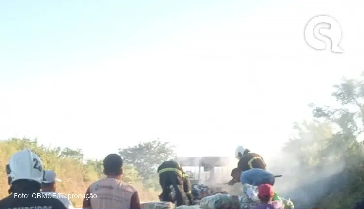 Caminhão com cestas básicas em direção a Canindé pega fogo na BR-020