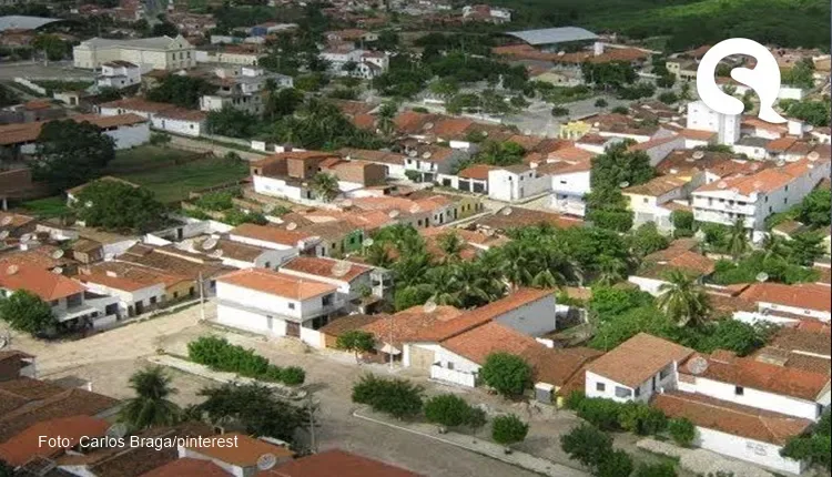 Indivíduo é suspeito de esfaquear e matar ex-companheira por não aceitar fim de relacionamento, em Apuairés CE