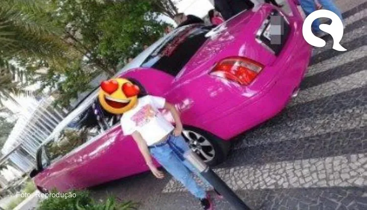Mãe contrata limousine rosa para levar filha para à estreia de Barbie