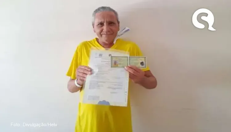 Vendedor ambulante tira certidão de nascimento pela primeira vez aos 65 anos e reencontra família em Canindé