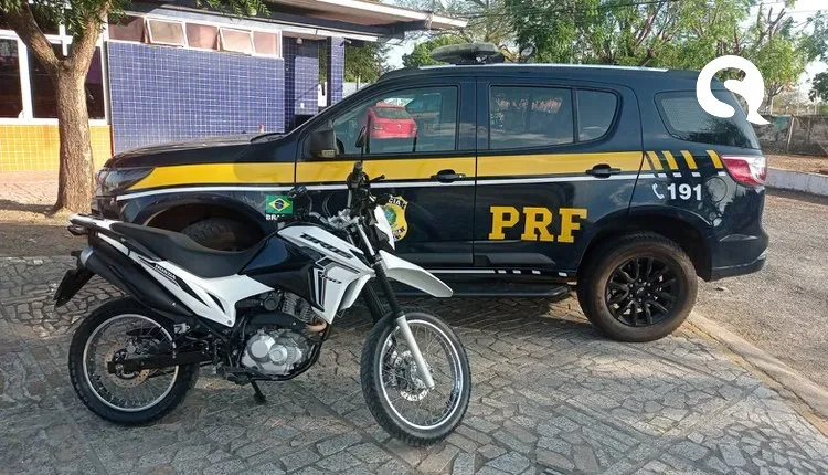 PRF aborda e recupera veículo clonado na BR-222 em Sobral