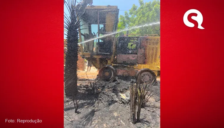 Maquina patrol derruba dois postes e pega fogo na zona rural de Cruz