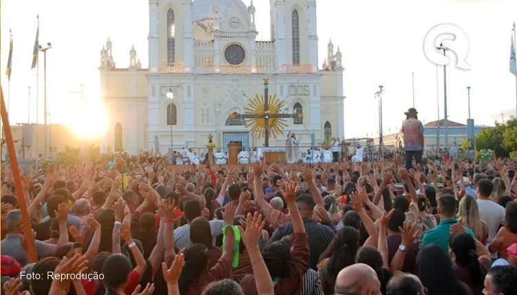 Devotos lotam Canindé na abertura dos festejos a São Francisco