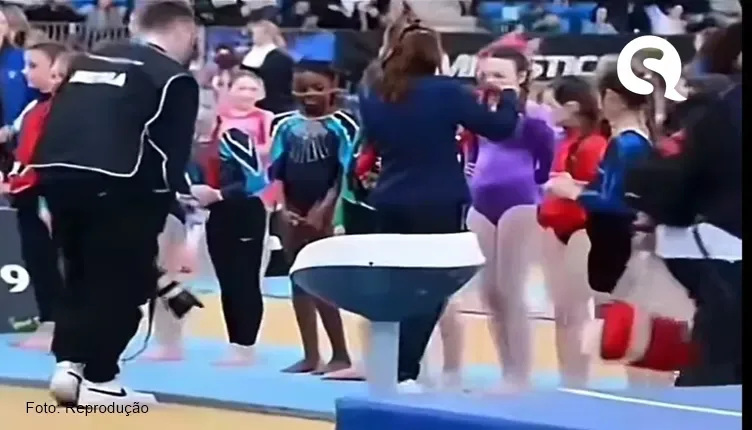 Ginasta negra é ignorada em distribuição de medalhas na Irlanda; campeã olímpica Simone Biles se manifesta