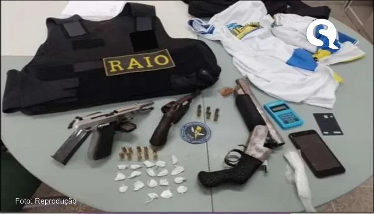 Dupla é capturada pela PMCE em posse de três armas, colete balístico e munições em Trairi