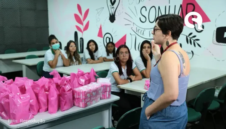 Mais de um milhão de absorventes são distribuídos a estudantes cearenses
