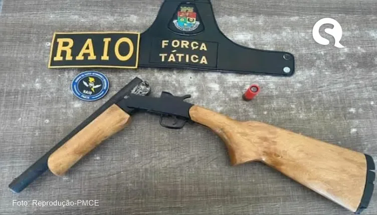 PMCE prende homem com espingarda em mata em Itarema