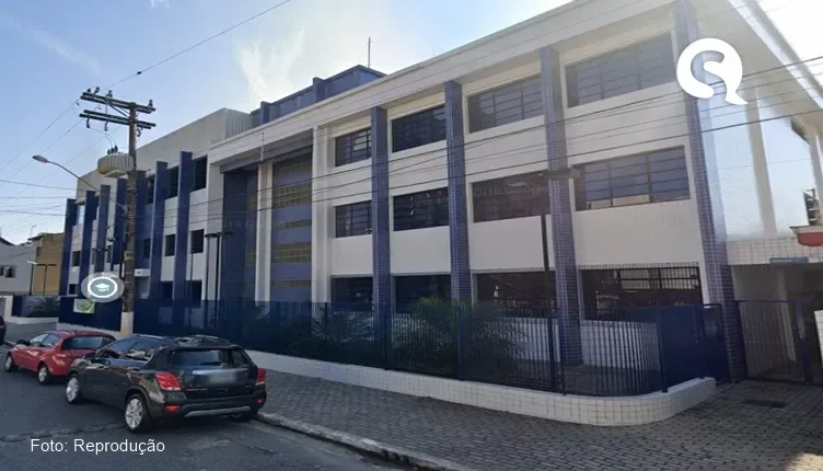 Absurdo: professora é demitida após admitir beijar e querer transar com aluno de 14 anos