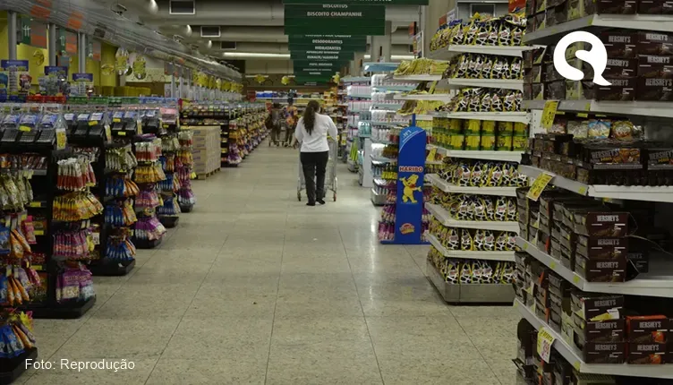 Trabalho em feriados: entenda as novas regras previstas para mercados, varejistas e farmácias