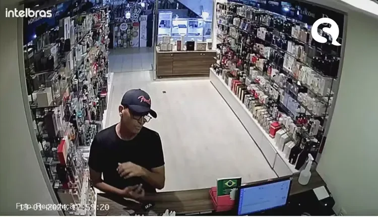 Com elogio e pedido de desculpas, assaltante ‘educado’ rouba loja em shopping e manda vendedora se acalmar: ‘Sou profissional na área’
