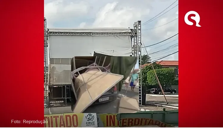 Veículo desgovernado invade palco da festa de aniversario do município de Cruz