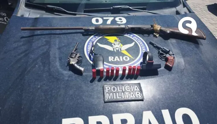 Polícia cumpre mandado de prisão e captura trio suspeito de posse ilegal de arma de fogo em Camocim