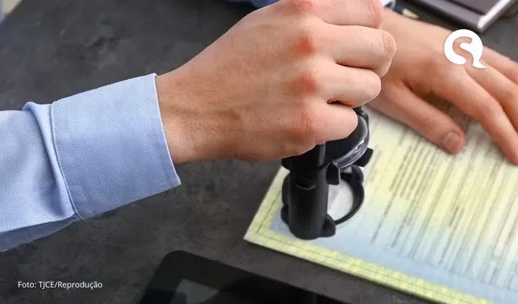 Mulher ganha na Justiça direito de retirar sobrenome de pai na certidão de nascimento; entenda