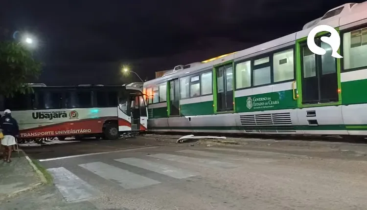 Micro-ônibus bate em VLT causando engavetamento em Sobral
