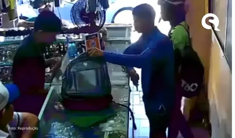 Criminosos são flagrados fazendo assalto a relojoaria em Sobral