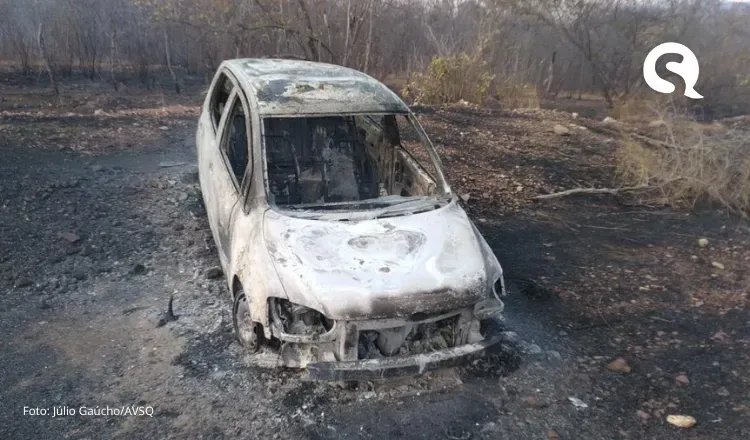 Pastor tem veículo dominado pelo fogo na CE-366, entre Varjota e Santa Quitéria