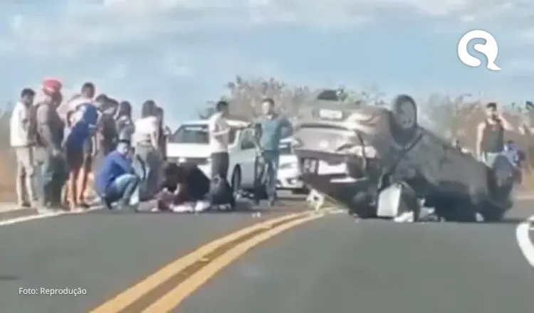 Irmãos de 10 e 11 anos morrem em acidente após carro capotar em rodovia no Ceará