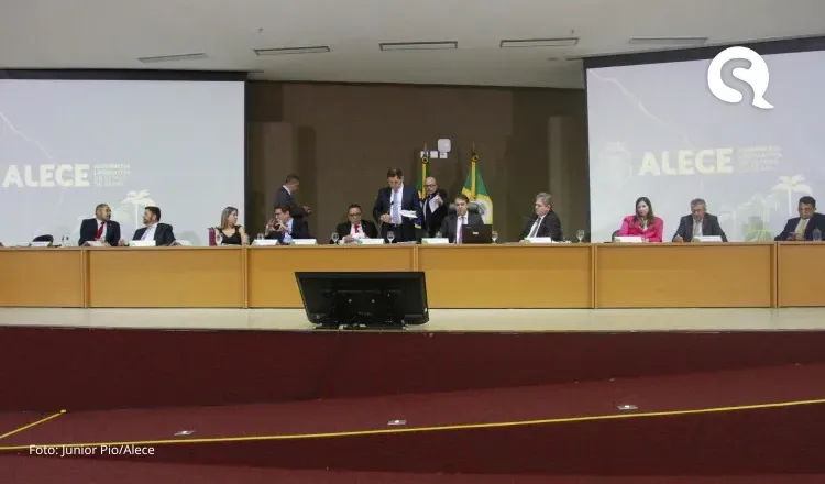 Bíblia nas escolas: Alece aprova urgência de projeto e inclui emenda que abrange todas as religiões