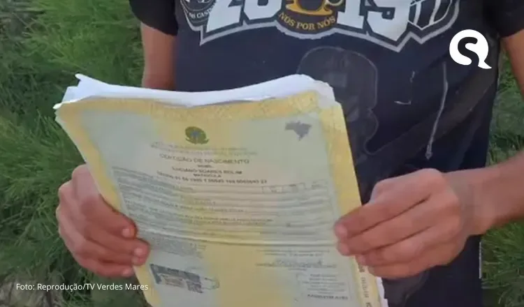 Mulher tenta corrigir há sete anos certidão de nascimento com o nome e o sexo emitidos errados, em Fortaleza