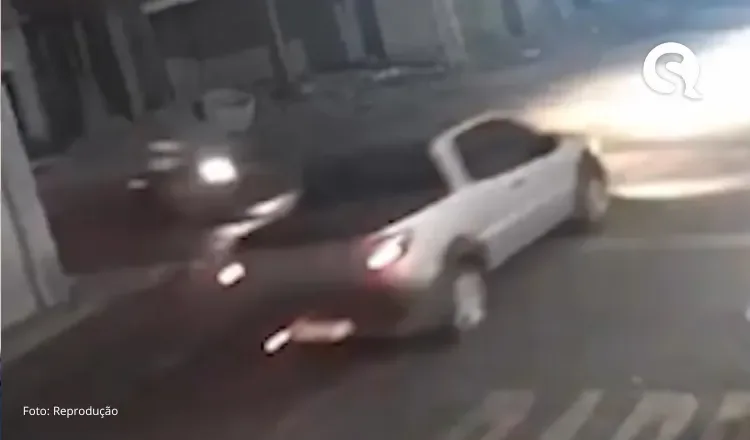 Carro avança a preferencial, colide em moto, derruba motociclista e motorista sai sem prestar socorro
