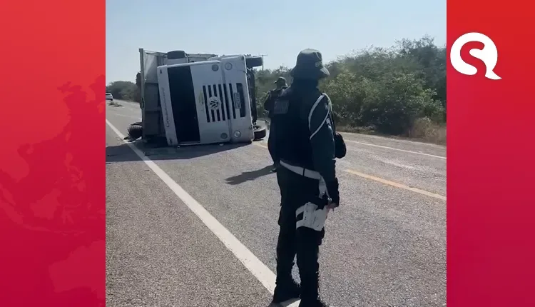 Carreta com carregamento de aço tomba entre Granja e Jijoca de Jericoacoara após motorista cochilar ao volante