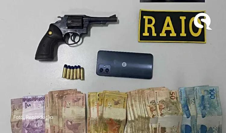 Dupla suspeita de roubo é presa pela PMCE com arma, munições e motocicleta roubada em Sobral