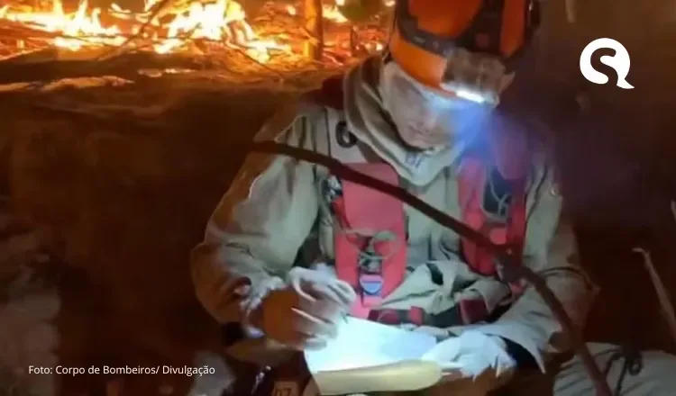 Bombeiros fazem prova na mata em meio a círculo de fogo