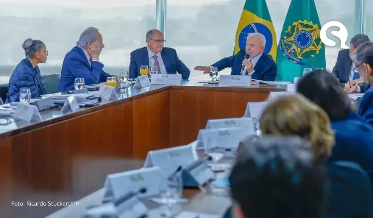 Lula reúne ministros para definir combate às queimadas; incêndios atingem cerca de 60% do País