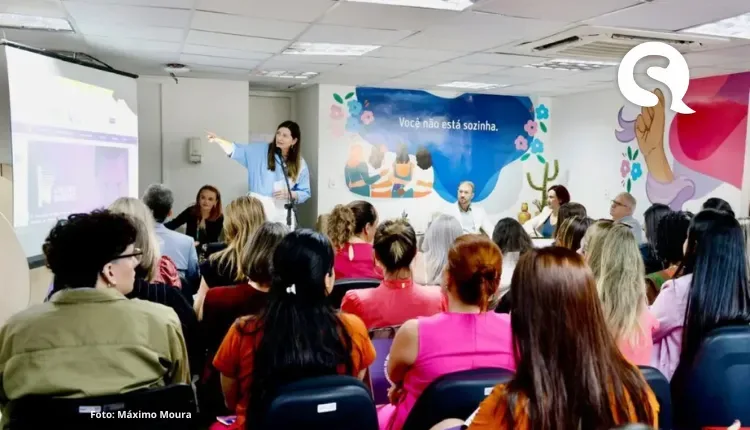 Procuradoria Especial da Mulher promove palestras em escolas do Ceará para combater a violência de gênero