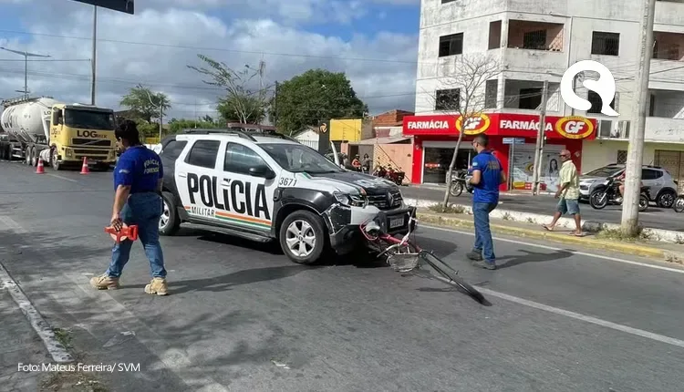 Viatura da polícia atropela pai e filha de três anos em Sobral
