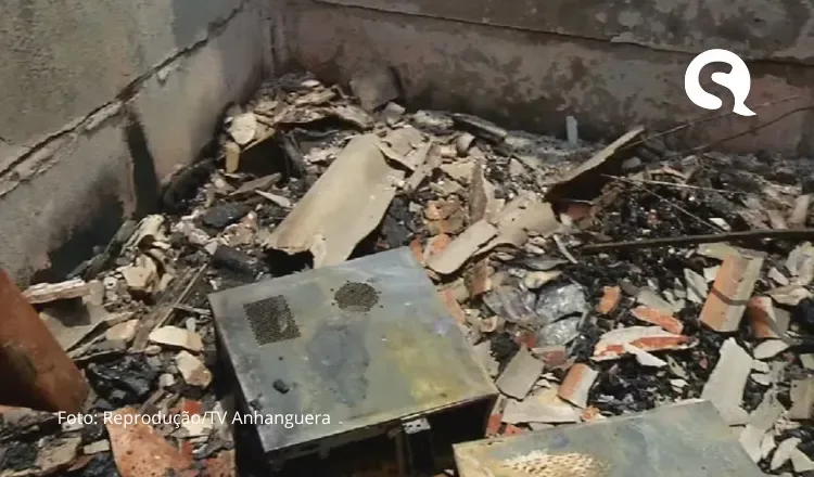 Criança autista salva família de incêndio que destruiu casa após curto-circuito em ventilador, diz pai