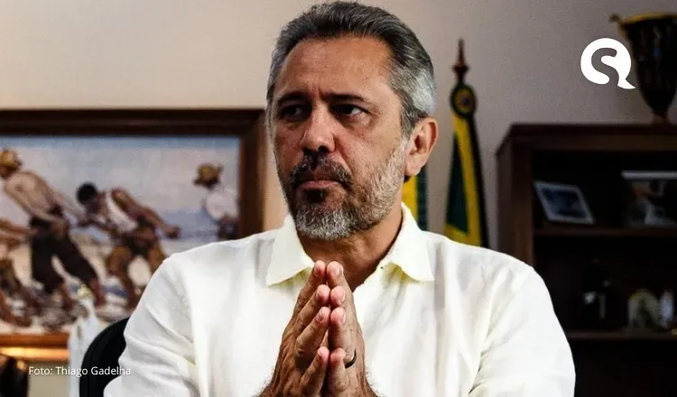 Governador do Ceará enviará à Assembleia projeto para incluir bíblias em todas as escolas públicas